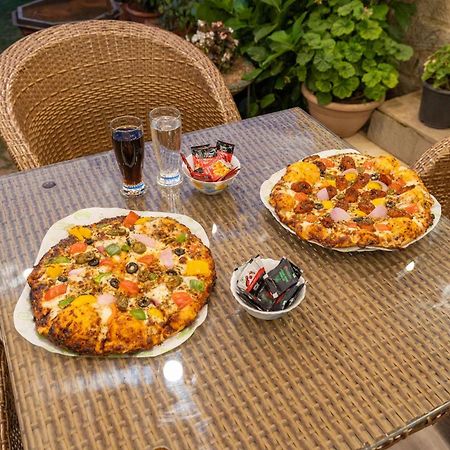 Stayvista At Floradale W Jacuzzi & Wood-Fire Pizza Касаулі Екстер'єр фото