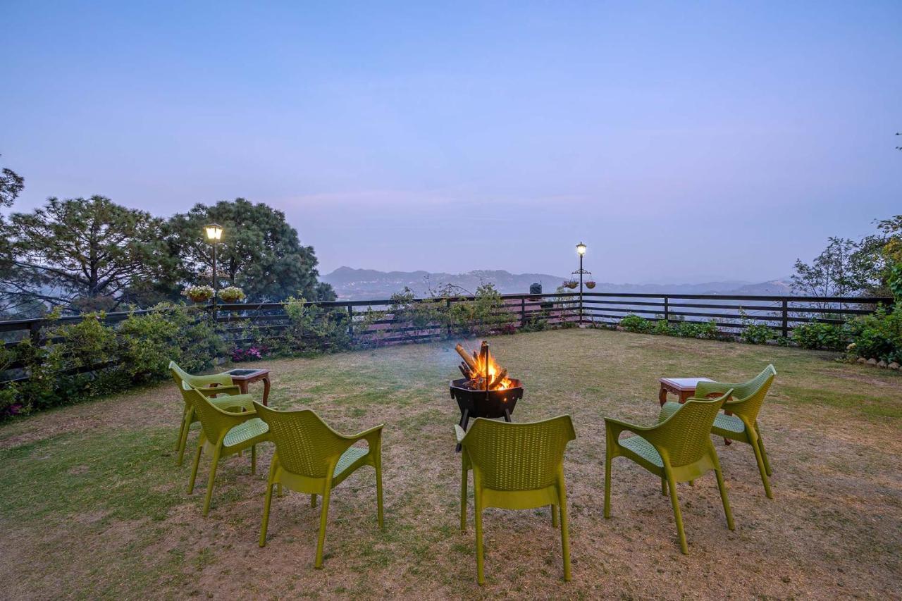 Stayvista At Floradale W Jacuzzi & Wood-Fire Pizza Касаулі Екстер'єр фото