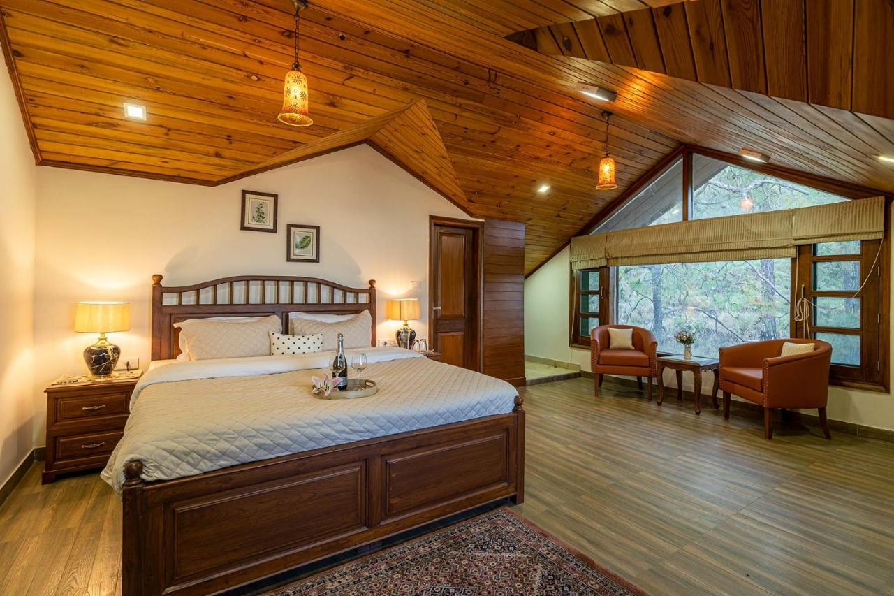 Stayvista At Floradale W Jacuzzi & Wood-Fire Pizza Касаулі Екстер'єр фото