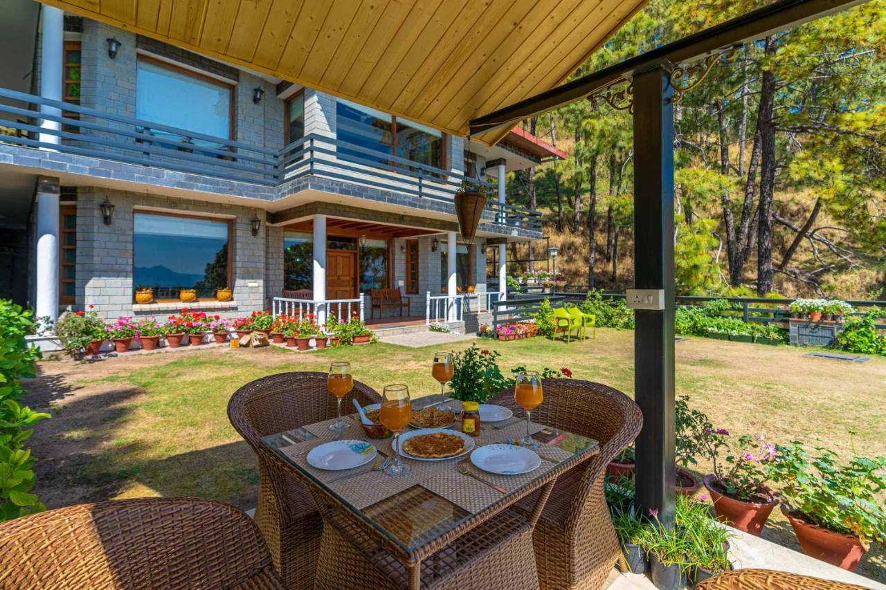 Stayvista At Floradale W Jacuzzi & Wood-Fire Pizza Касаулі Екстер'єр фото